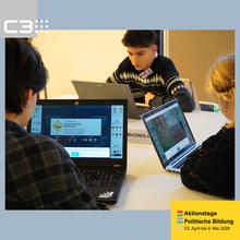 Jugendliche spielen das Simulationsspiel