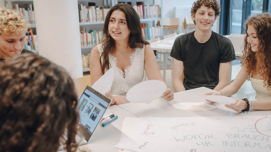 Schüler*innen bei einem Workshop im C3 Schüler*innen bei einem Workshop im C3