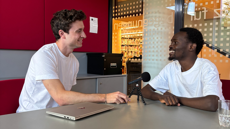 Jakob Pallinger interviewt Nicholas Omonuk Jakob Pallinger interviewt Nicholas Omonuk