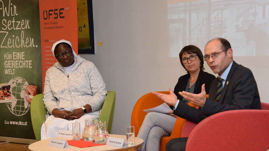 Podium bei der Präsentation der Studie