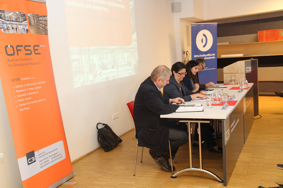 %_tempFileName3_Discussion_Raza_Woehl_Brait_Lopes%20(f.l.t.r.)%