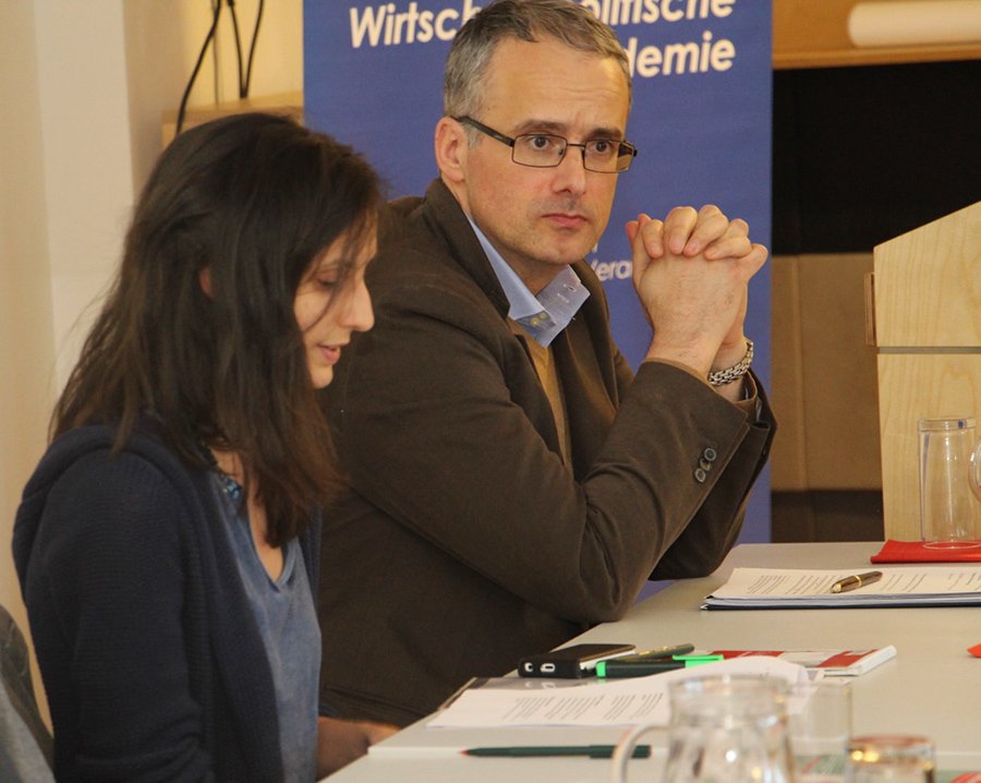 %_tempFileName5_Discussion_Brait_Lopes%20(f.l.t.r.)%