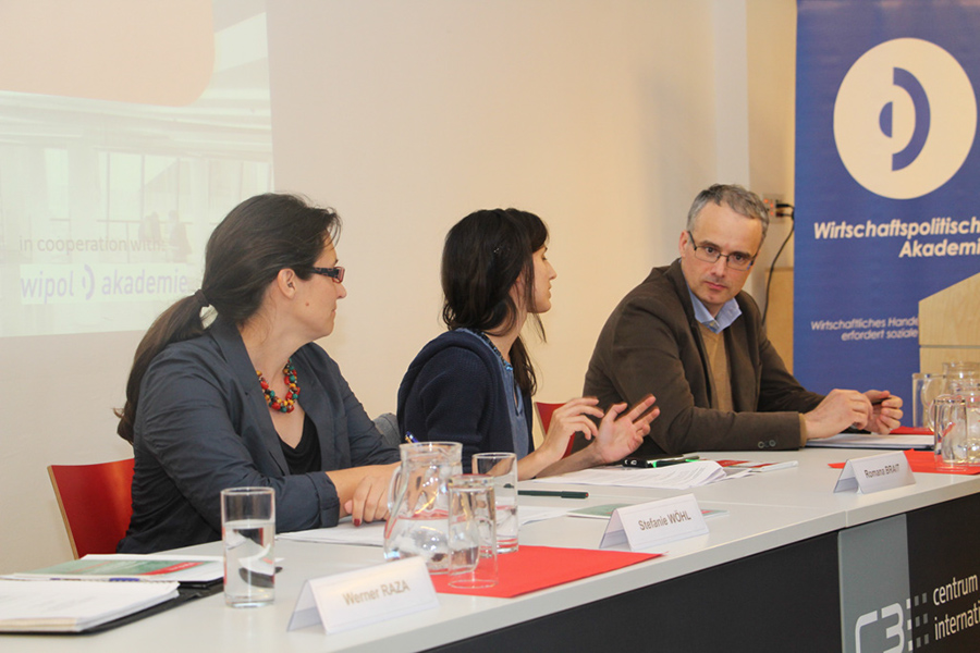 %_tempFileName7_Discussion_Woehl_Brait_Lopes%20(f.l.t.r.)%