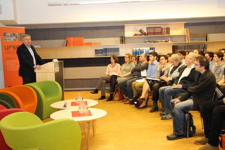 1_Begrueßung_W_Raza